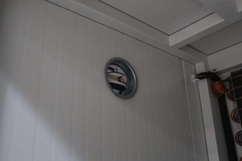 salida de aire en contenedor para baterías de litio con sistema de ventilación