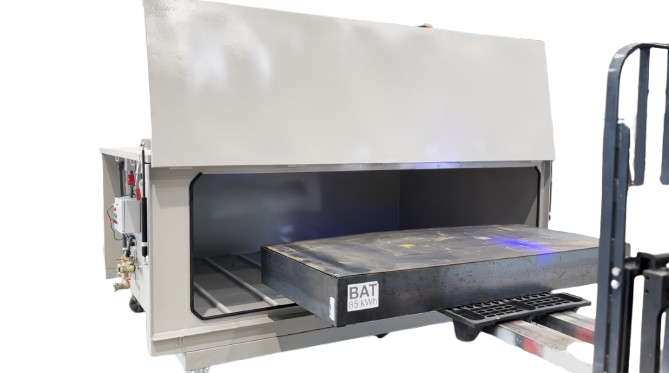 batería de litio introduciéndose en safebox con sistema de inmersión