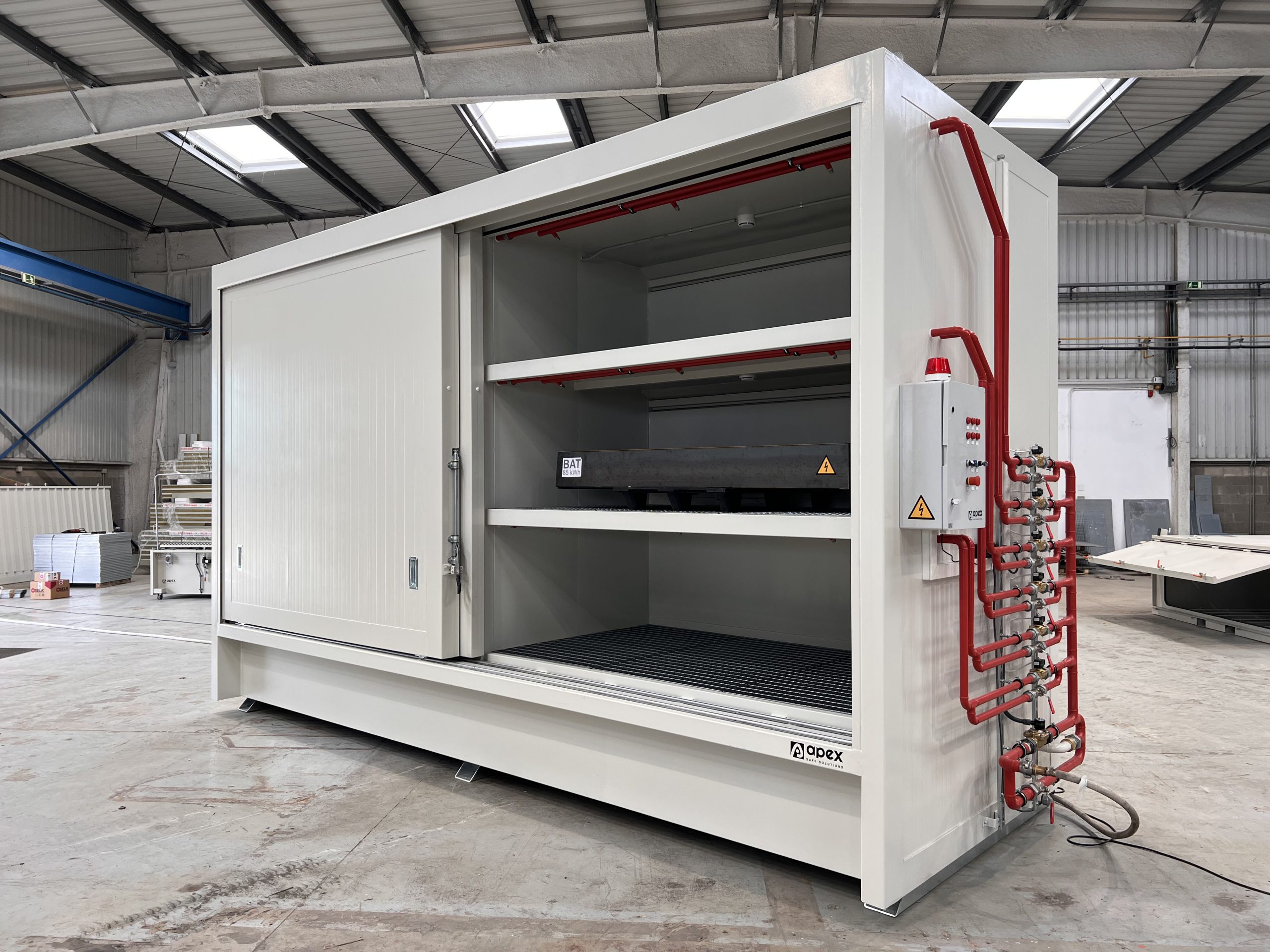 almacén para baterías con sistema de extinción y almacenamiento seguro